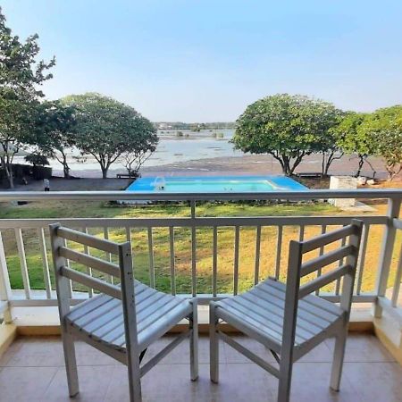 Baan Talay See Cream Resort Samut Songkhram Exterior photo